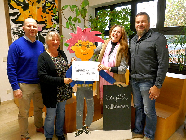 Aktion „Nikolaus singt“: Spenden übergeben